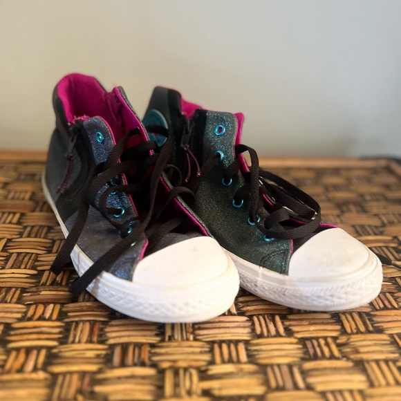 High Top Converse - Picture 4 of 6